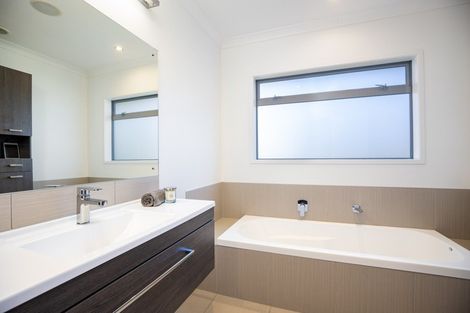 Photo of property in 9 Fernbrook Drive, Hurworth, New Plymouth, 4310