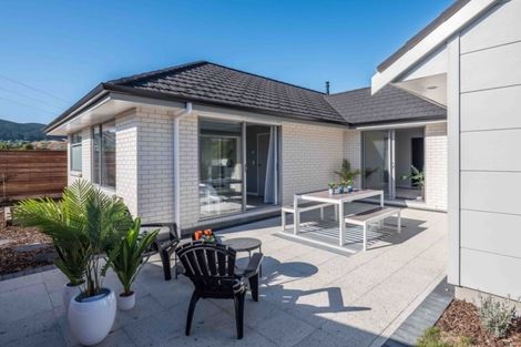 Photo of property in 2 Albizia Grove, Waikanae, 5036