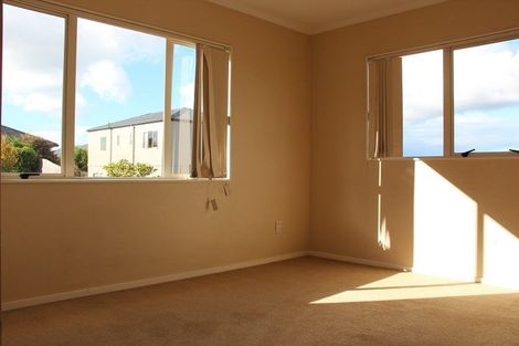 Photo of property in 4 Trotting Terrace, Fairview Heights, Auckland, 0632