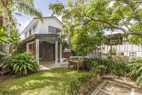 Photo of property in 557 Beach Road, Murrays Bay, Auckland, 0630