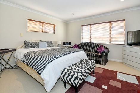 Photo of property in 106 Meadowland Drive, Somerville, Auckland, 2014