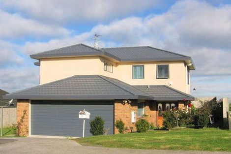 Photo of property in 12 Andover Way, Goodwood Heights, Auckland, 2105