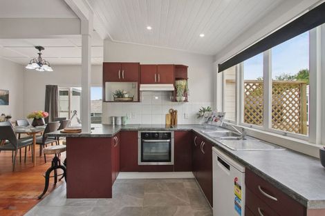 Photo of property in 32 Mellsop Avenue, Waiuku, 2123