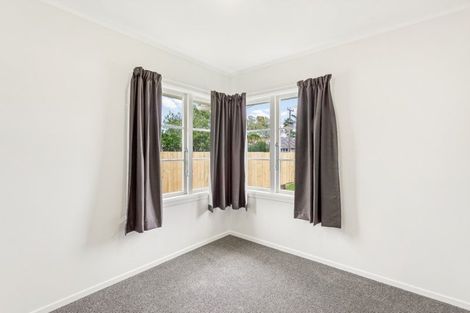 Photo of property in 16 Serjeant Street, Henderson, Auckland, 0612