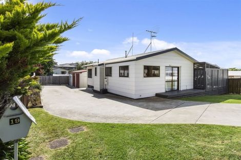 Photo of property in 19 Mellsop Avenue, Waiuku, 2123