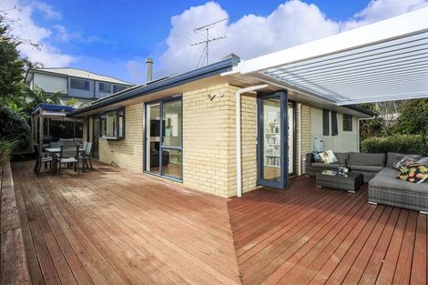 Photo of property in 21a Cliff Road, Torbay, Auckland, 0630