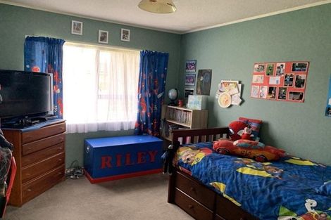 Photo of property in 8 Zenith Place, Conifer Grove, Takanini, 2112