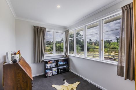 Photo of property in 11 Tiffen Lane, Waipawa, 4210