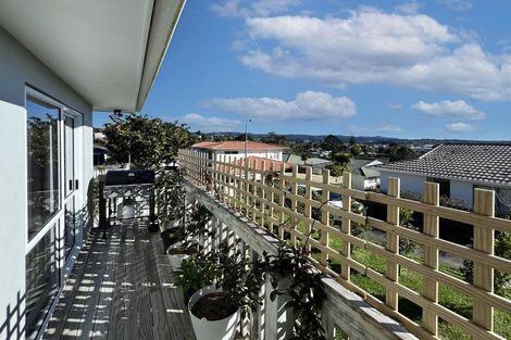 Photo of property in 1/41 Sungrove Rise, Sunnyvale, Auckland, 0612