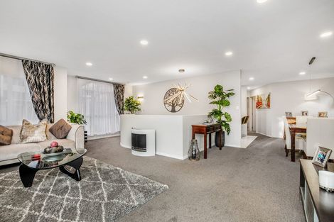 Photo of property in 57a Ribbonwood Crescent, Goodwood Heights, Auckland, 2105