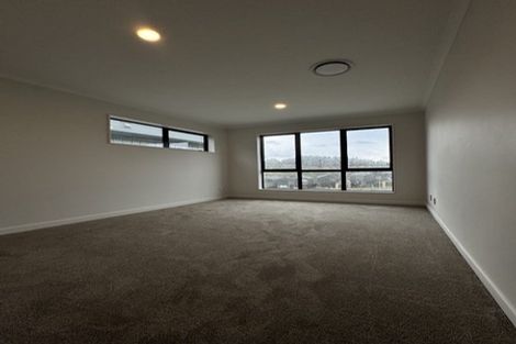 Photo of property in 17 Makenu Crescent, Wainui, 0992