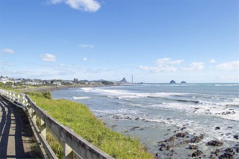 Photo of property in 21a Awanui Street, Merrilands, New Plymouth, 4312