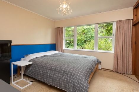 Photo of property in 26 Bellringer Crescent, Newlands, Wellington, 6037
