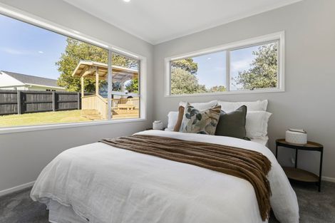 Photo of property in 11 Redwood Drive, Massey, Auckland, 0614