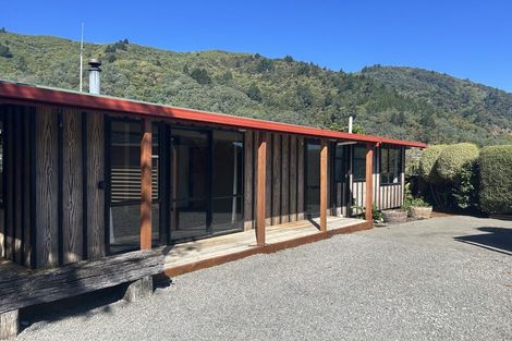Photo of property in 25a Hampden Street, Picton, 7220