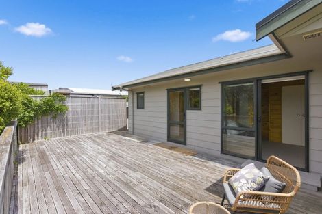 Photo of property in 130 Renown Road, Raumati South, Paraparaumu, 5032