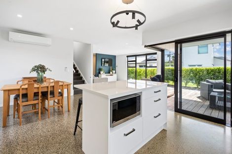 Photo of property in 15 Puroto Place, One Tree Point, 0118