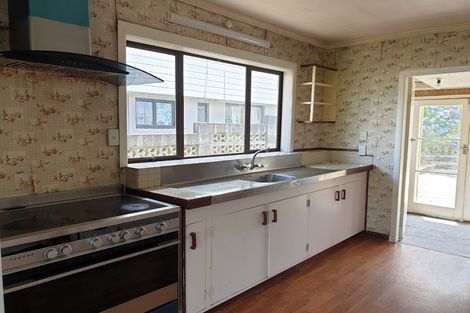 Photo of property in 16 Lewis Street, Blockhouse Bay, Auckland, 0600