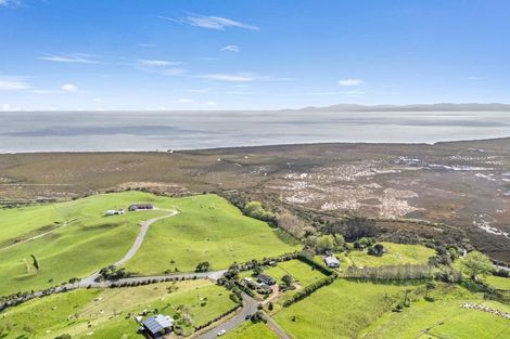 Photo of property in 5 Mcleod Road, South Head, Helensville, 0874