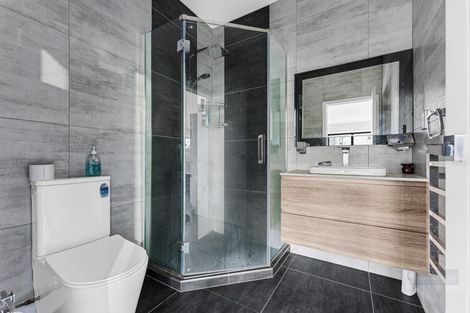 Photo of property in 1 Leven Lane, Totara Heights, Auckland, 2105