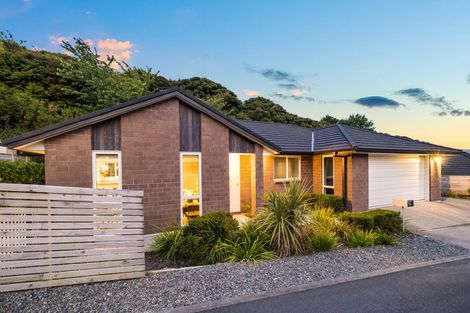 Photo of property in 34 Mooring Close, Whitby, Porirua, 5024