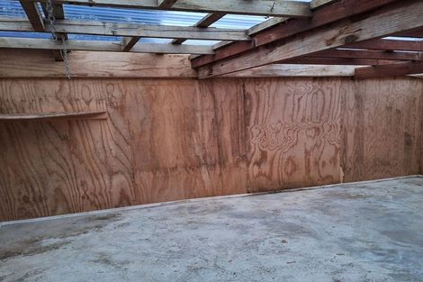 Photo of property in 18 Lyndfield Lane, Newlands, Wellington, 6037