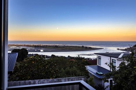 Photo of property in 73 Moncks Spur Road, Redcliffs, Christchurch, 8081