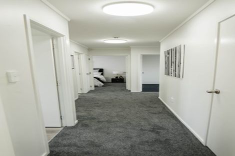 Photo of property in 98 Dalwhinnie Parade, Highland Park, Auckland, 2010
