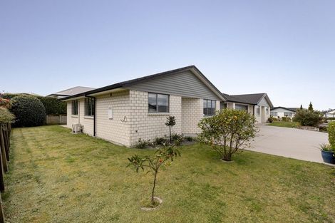 Photo of property in Waterview Estate, 2/4 Greystone Place, Omokoroa, 3114