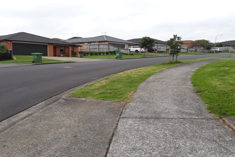 Photo of property in 20 Kathleen Reece Place, Waiuku, 2123