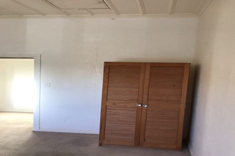 Photo of property in 16 Egmont Street, Castlecliff, Whanganui, 4501