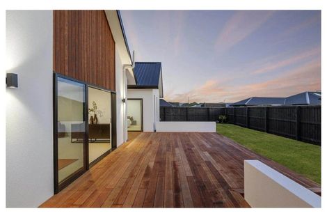 Photo of property in 9 Silverwood Lane, Leamington, Cambridge, 3495