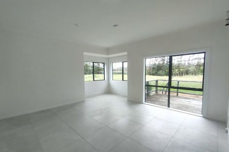 Photo of property in 113 Foster Road, Kumeu, 0891