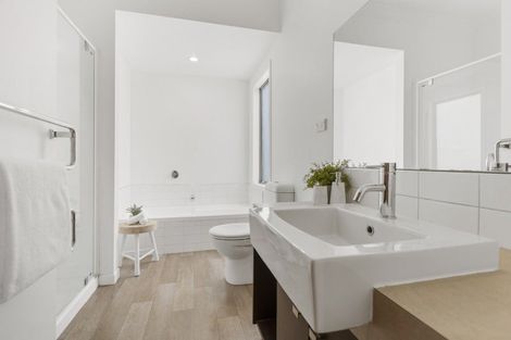 Photo of property in 121 Govett Avenue, Frankleigh Park, New Plymouth, 4310