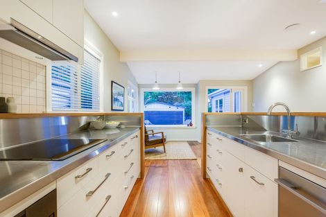 Photo of property in 73 Oroua Street, Eastbourne, Lower Hutt, 5013