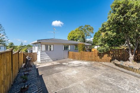 Photo of property in 2/6 Orton Street, Glenfield, Auckland, 0627