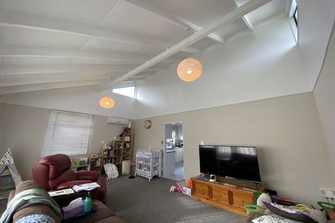 Photo of property in 3/25a Beach Road, Te Atatu Peninsula, Auckland, 0610