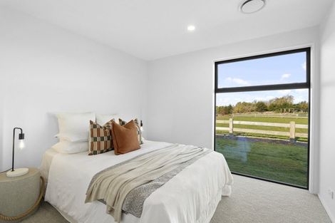 Photo of property in 14 Village Green Drive, Huntingdon, 7774