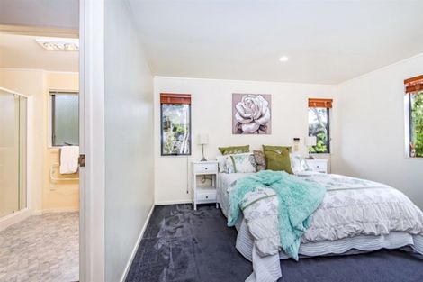 Photo of property in 14 Capilano Place, Glenfield, Auckland, 0629