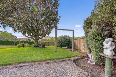 Photo of property in 5 Mcleod Road, South Head, Helensville, 0874
