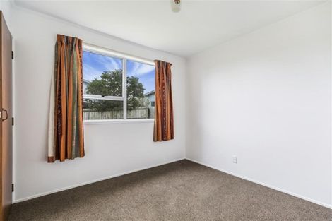Photo of property in 16 Foyle Place, Glendene, Auckland, 0602