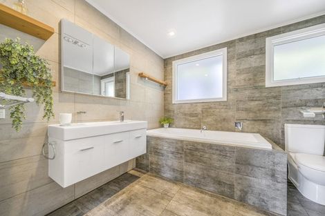 Photo of property in 8 Otaki Place, North New Brighton, Christchurch, 8083