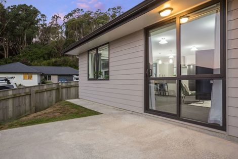 Photo of property in 8 Hull Place, Whitby, Porirua, 5024