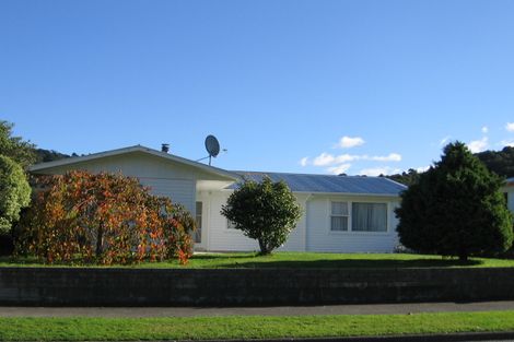 Photo of property in 33 Momona Street, Wainuiomata, Lower Hutt, 5014