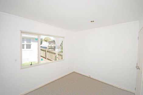 Photo of property in 21 Chilcott Road, Henderson, Auckland, 0612