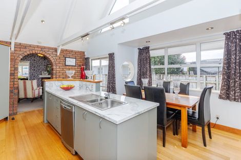 Photo of property in 25 Queen Street, Cambridge, 3434