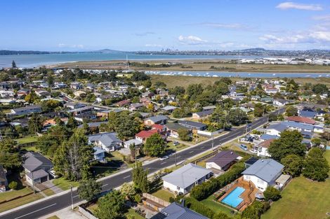 Photo of property in 17 Lyndhurst Road, Te Atatu South, Auckland, 0610