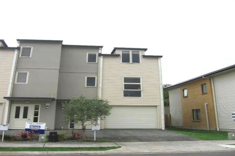 Photo of property in 8 Verdale Circle, Glen Eden, Auckland, 0602