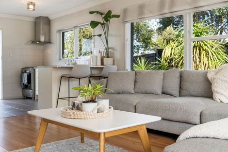 Photo of property in 1/1 Broadview Place, Howick, Auckland, 2014