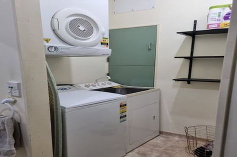 Photo of property in 17 Kent Terrace - Kent Apartments, 4f/16 Kent Terrace, Mount Victoria, Wellington, 6011